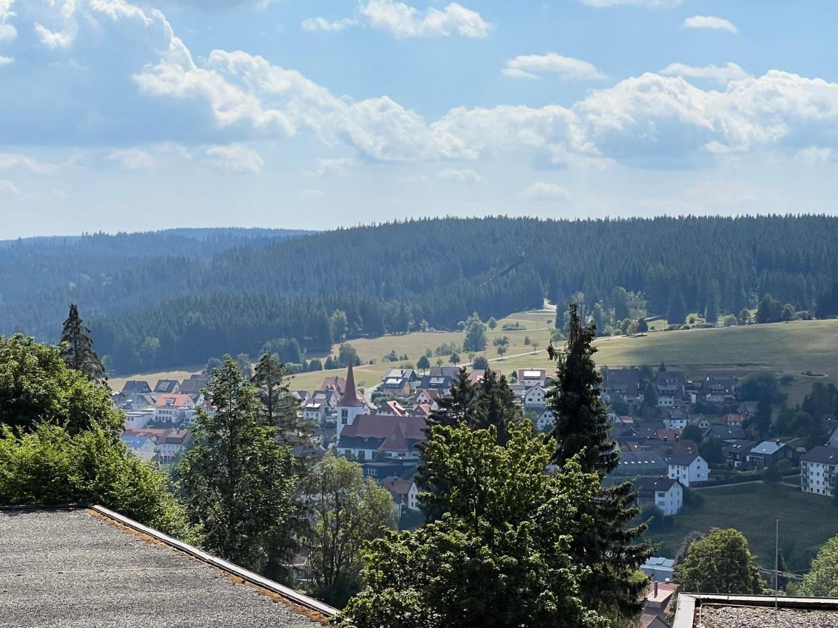 Annis Panoramablick Pool Sauna Tennis Apartment Schonach im Schwarzwald